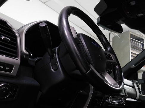 Used 2022 Ford F250 Lariat w/ Black Appearance Pkg image 35