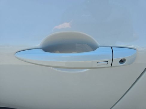 Used 2023 Nissan Rogue SV image 11