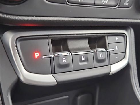 Used 2024 GMC Terrain SLE image 22