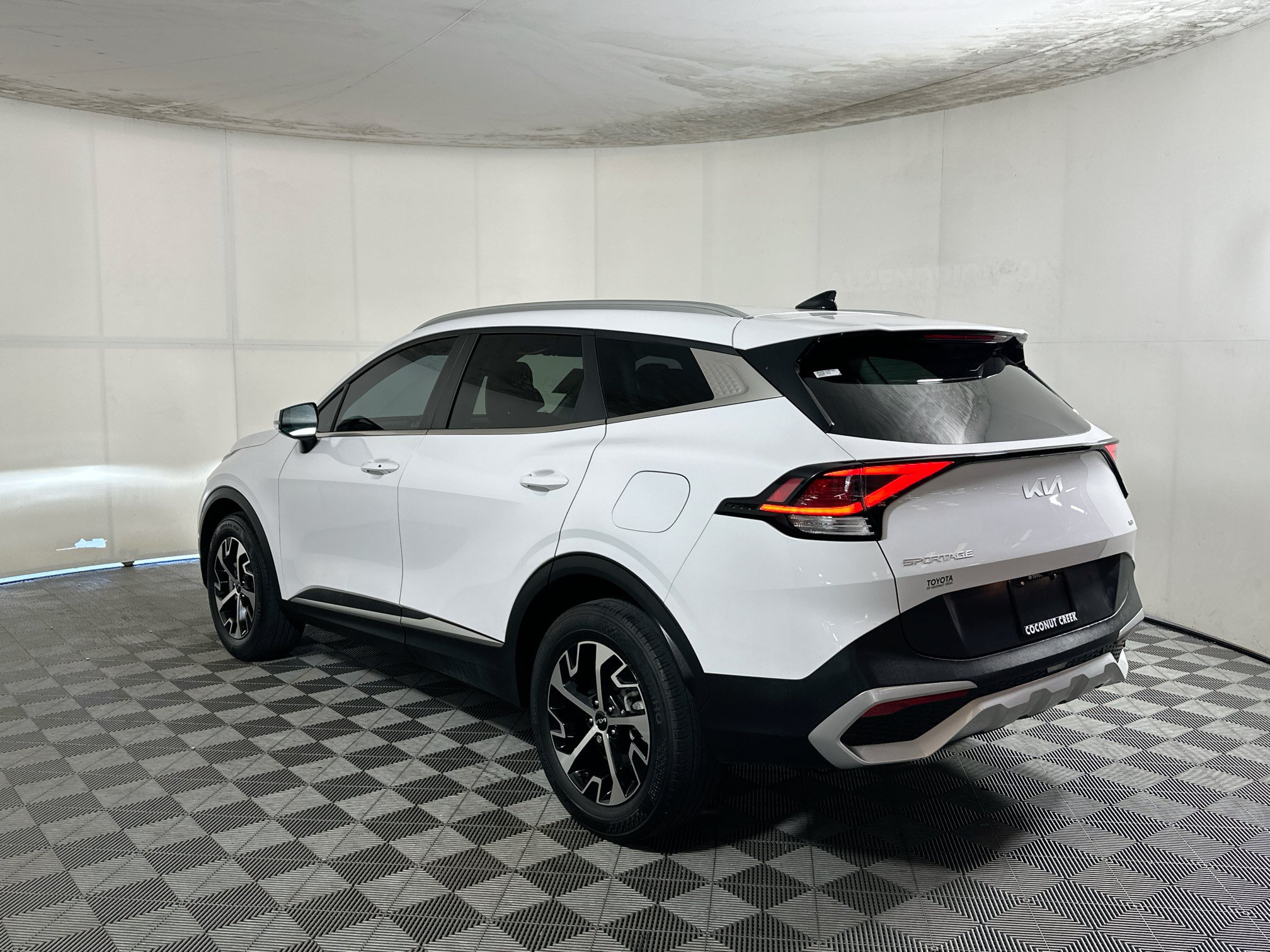Used 2023 Kia Sportage EX AWD/4WD image 5