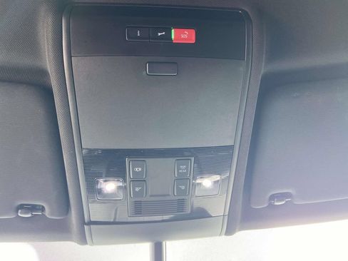 Used 2022 Volkswagen Atlas Cross Sport SE FWD image 25