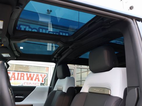 New 2025 GMC Hummer EV 2X image 30