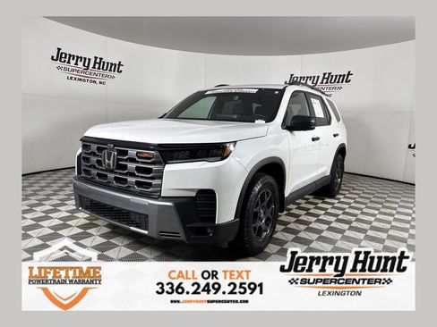 Used 2026 Honda Pilot TrailSport image 1