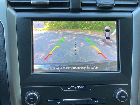 Used 2020 Ford Fusion SE FWD image 23