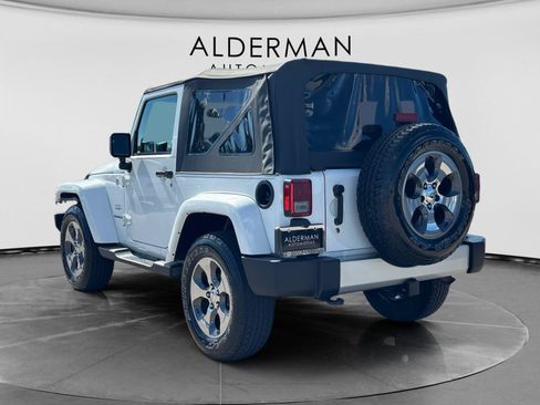 Used 2017 Jeep Wrangler Sahara w/ Connectivity Group AWD/4WD image 3