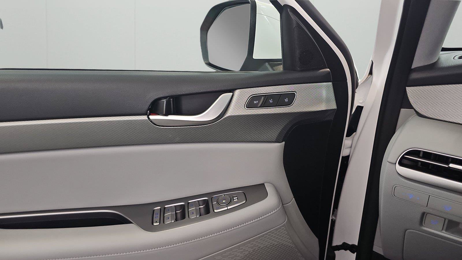 Certified 2025 Hyundai Palisade SEL AWD/4WD image 23