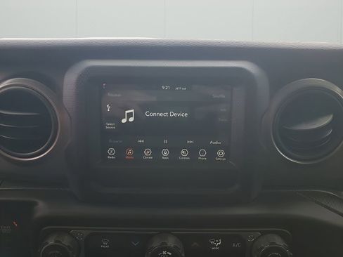 Used 2022 Jeep Gladiator Sport image 33