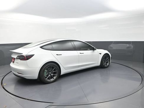 Used 2022 Tesla Model 3 Long Range AWD/4WD image 7