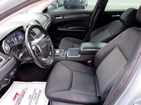 Used 2020 Chrysler 300 Touring w/ Sport Appearance Package image 9