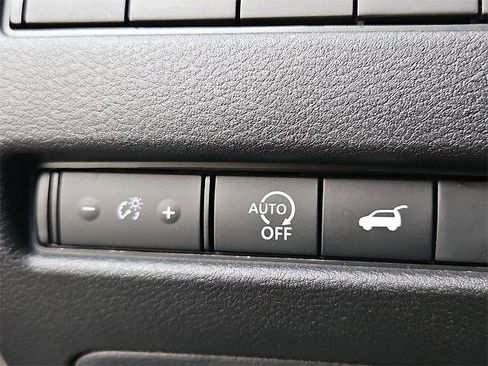 Certified 2025 Nissan Rogue SV image 27