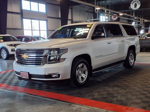 Used 2018 Chevrolet Suburban Premier image 3