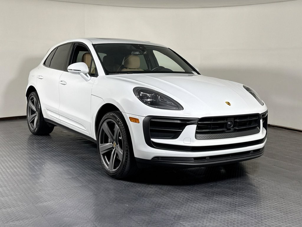 Certified 2023 Porsche Macan AWD/4WD image 9