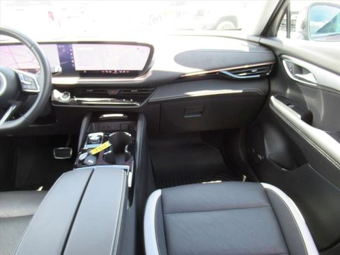 Certified 2025 Buick Envision Sport Touring AWD/4WD image 22