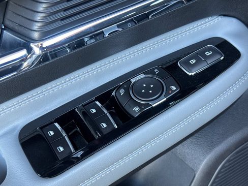Used 2022 Lincoln Corsair FWD image 12