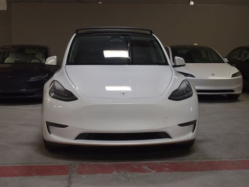 Used 2021 Tesla Model Y Long Range AWD/4WD image 2