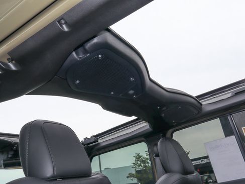 New 2025 Jeep Wrangler Unlimited Rubicon w/ Technology Group image 21