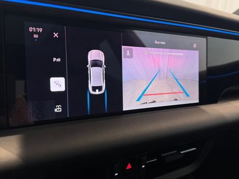 Certified 2025 Porsche Macan Electric image 19