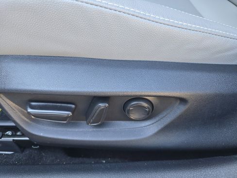 Used 2025 Toyota Camry SE image 10