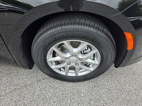 New 2027 Chrysler Pacifica Select FWD image 15