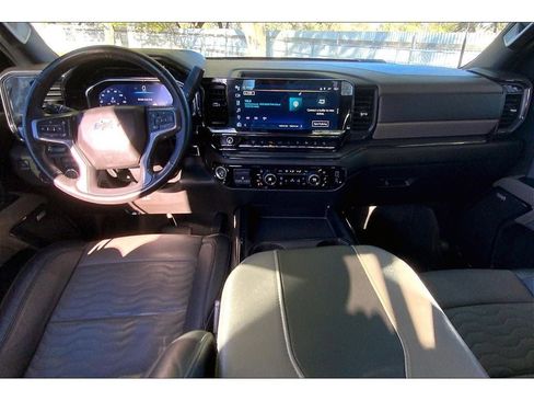 Used 2024 Chevrolet Silverado 2500 ZR2 w/ Technology Package image 17