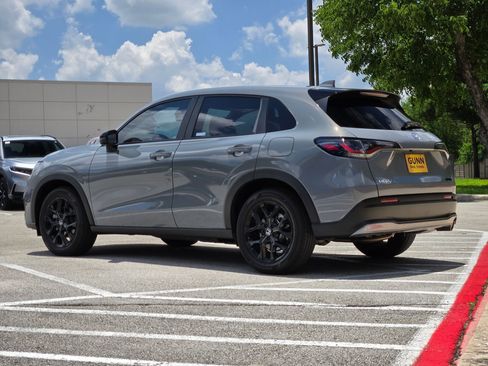 Used 2025 Honda HR-V Sport image 5