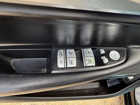 Used 2022 BMW 740i w/ Premium Package image 23