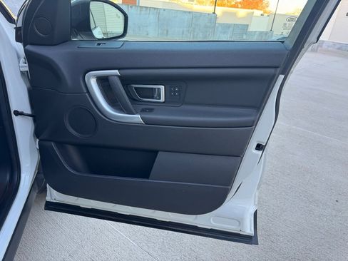 Used 2018 Land Rover Discovery Sport HSE image 30