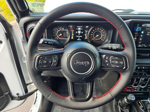 Used 2024 Jeep Gladiator Rubicon AWD/4WD image 16