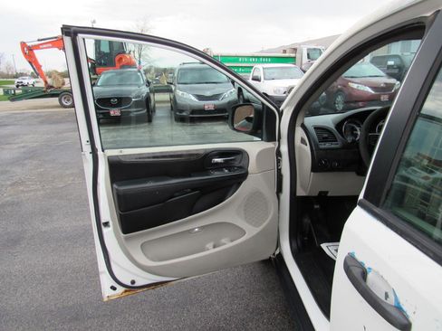 Used 2011 Dodge Grand Caravan image 10