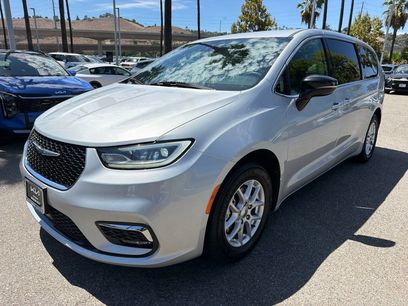 Used 2024 Chrysler Pacifica Touring-L