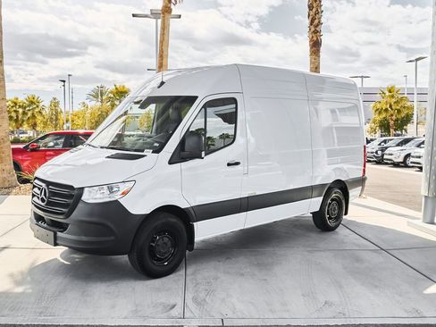 Used 2025 Mercedes-Benz Sprinter 2500 image 4