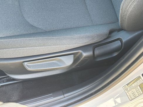 Used 2025 Kia K4 LXS image 23