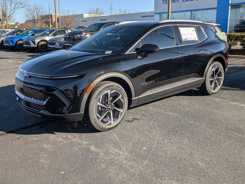 New 2026 Chevrolet Equinox EV LT image 3
