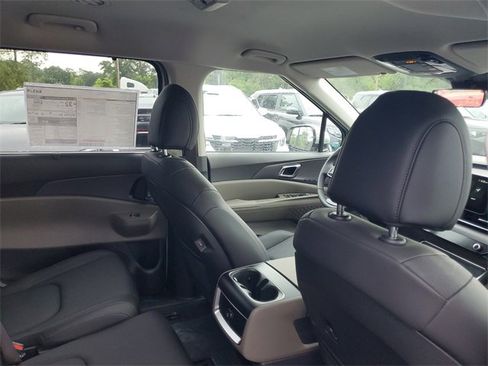 New 2026 Kia Carnival EX image 29