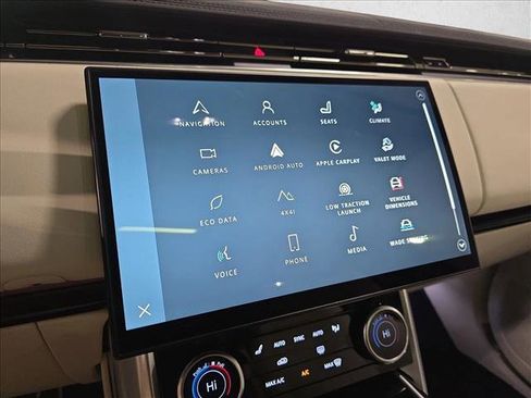 Used 2023 Land Rover Range Rover Long Wheelbase SE image 23