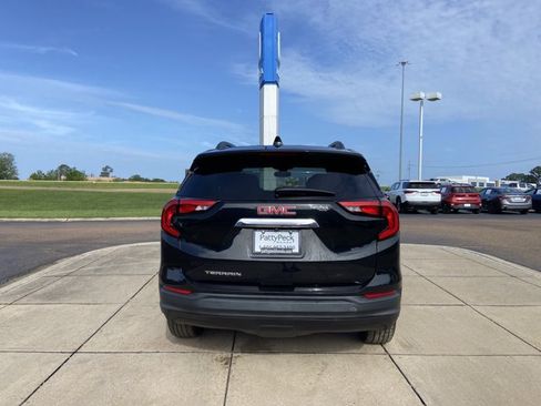 Used 2021 GMC Terrain SLE w/ Driver Convenience Package FWD image 10