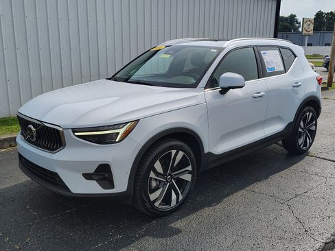 Used 2024 Volvo XC40 B5 Ultimate w/ Protection Package Premier AWD/4WD image 1