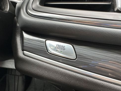 Used 2019 Buick Enclave Essence FWD image 31