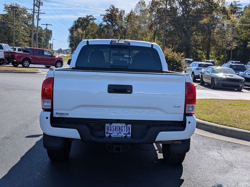 Used 2017 Toyota Tacoma 4x4 Double Cab image 6