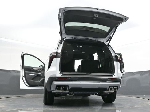 New 2026 Chevrolet Traverse LT FWD image 44