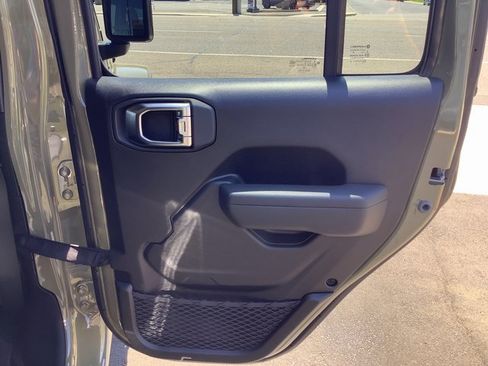 New 2025 Jeep Gladiator Sport image 34