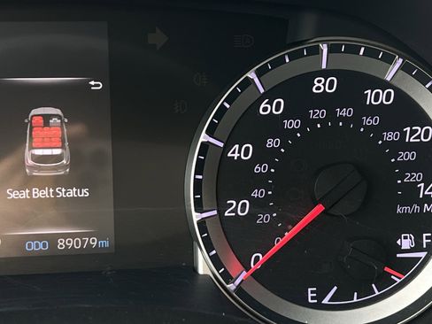 Used 2020 Toyota Highlander L image 22