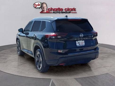 Used 2024 Nissan Rogue SV w/ SV Premium Package FWD image 3