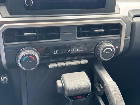 Used 2025 Toyota Tacoma TRD Sport AWD/4WD image 34