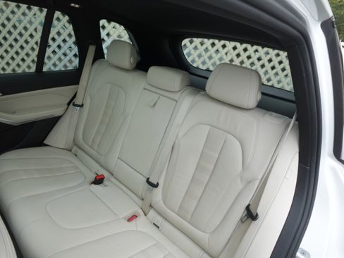 Used 2022 BMW X5 xDrive40i w/ M Sport Package image 12