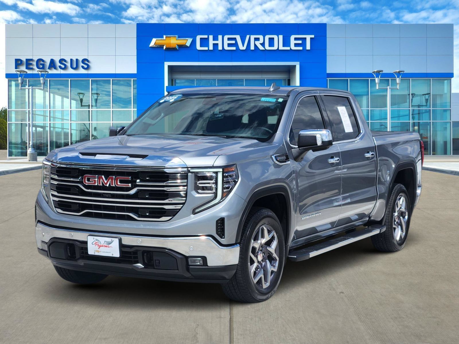 Certified 2025 GMC Sierra 1500 SLT RWD image 2