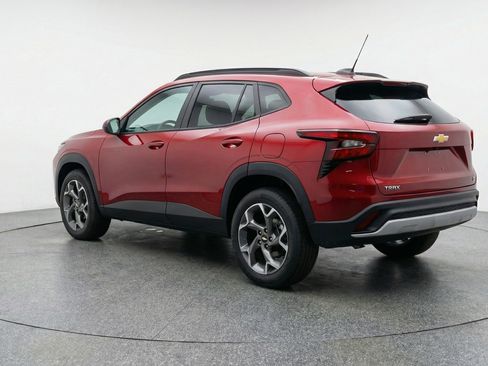 Used 2025 Chevrolet Trax LT w/ LT Convenience Package FWD image 6