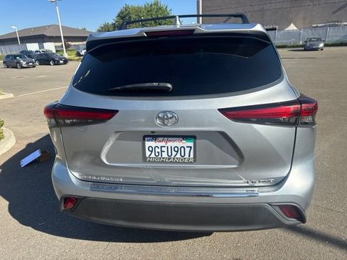 Used 2021 Toyota Highlander LE AWD/4WD image 6