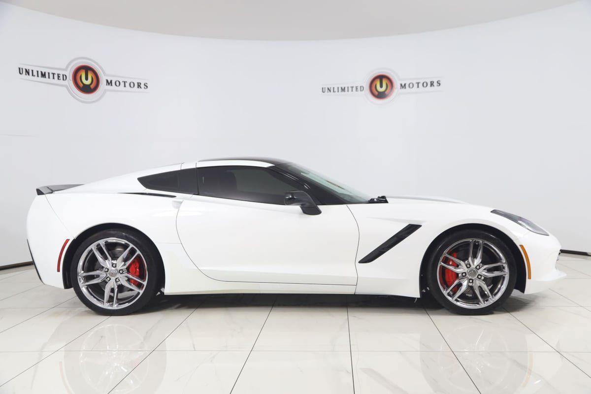 Used 2016 Chevrolet Corvette Stingray Coupe w/ 2LT Preferred Equipment Group RWD image 2
