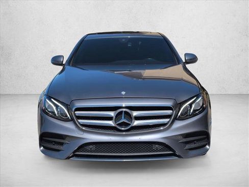 Used 2017 Mercedes-Benz E 300 4MATIC image 2
